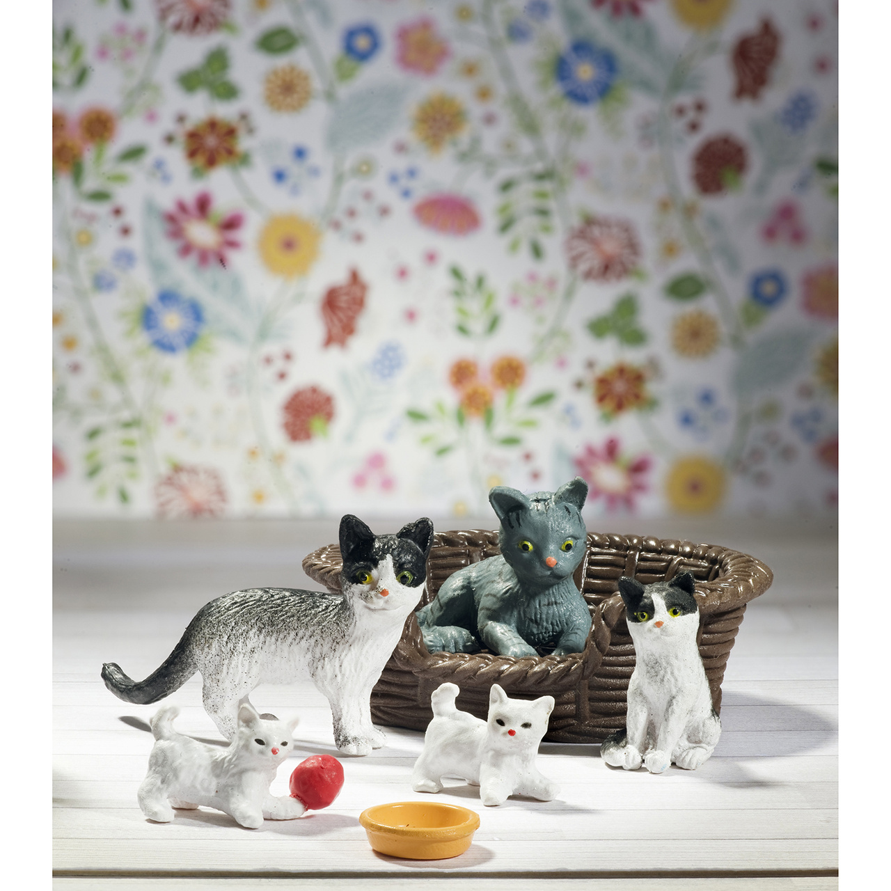 Dollhouse dolls & animals	 lundby dollhouse animals cat set