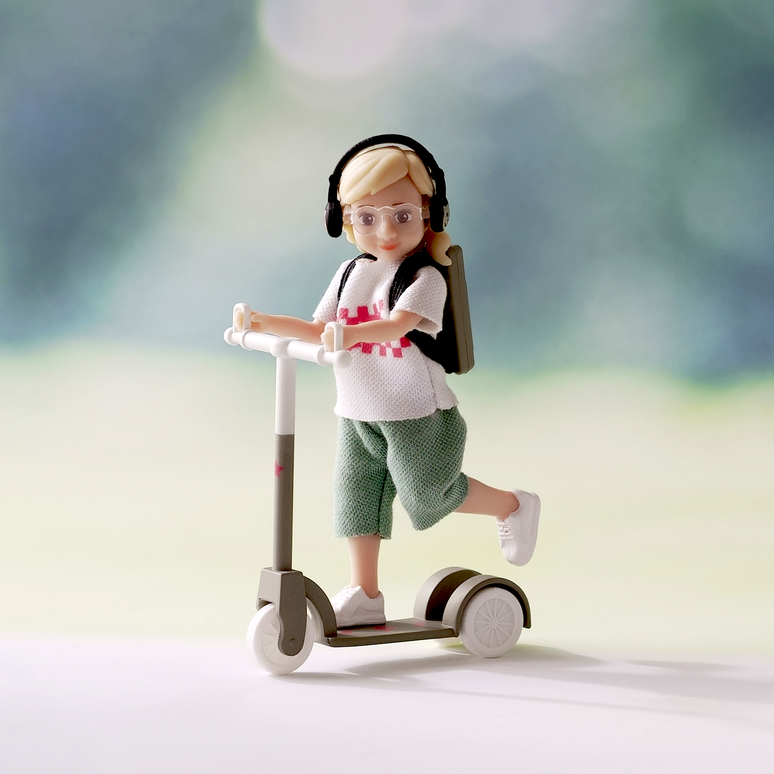 Dukker lundby	dukke til dukkehus	med sparkesykkel