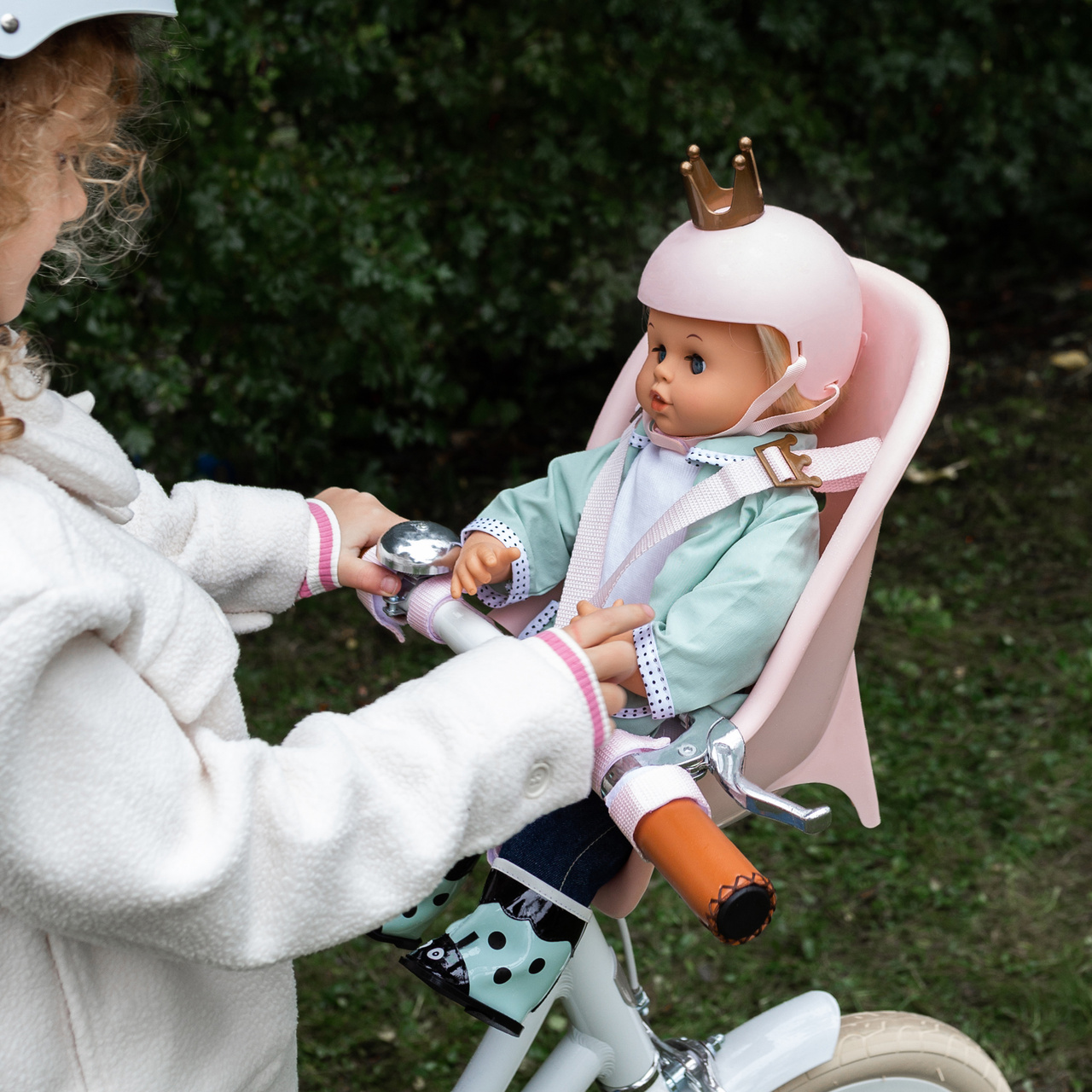 Nukenvaunut & tarvikkeet skrållan nuken tarvikkeet pyöräilykypärä