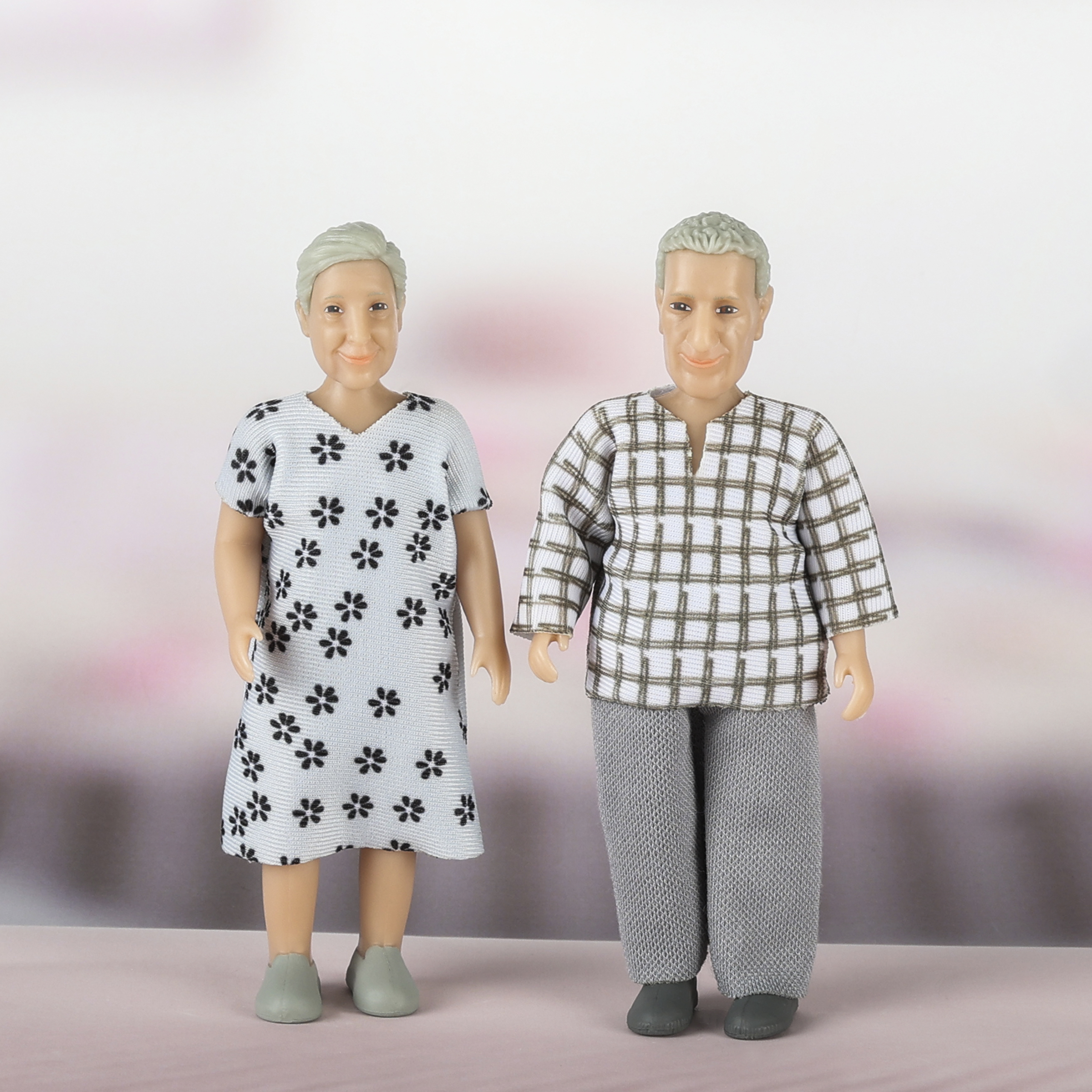 Dolls lundby	dollshouse dolls elderly couple jamie