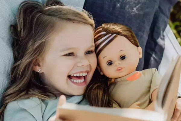 Playing with dolls - that's why it's important for children