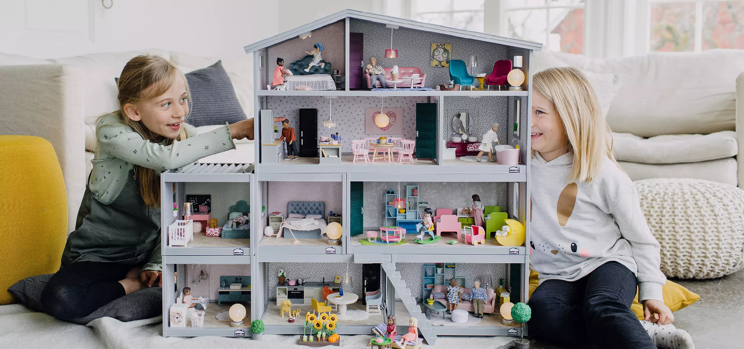 Doll houses & doll house accessories