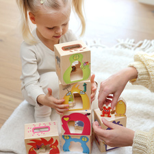 Legetøjsfigurer babblarna figursæt og hus i træ